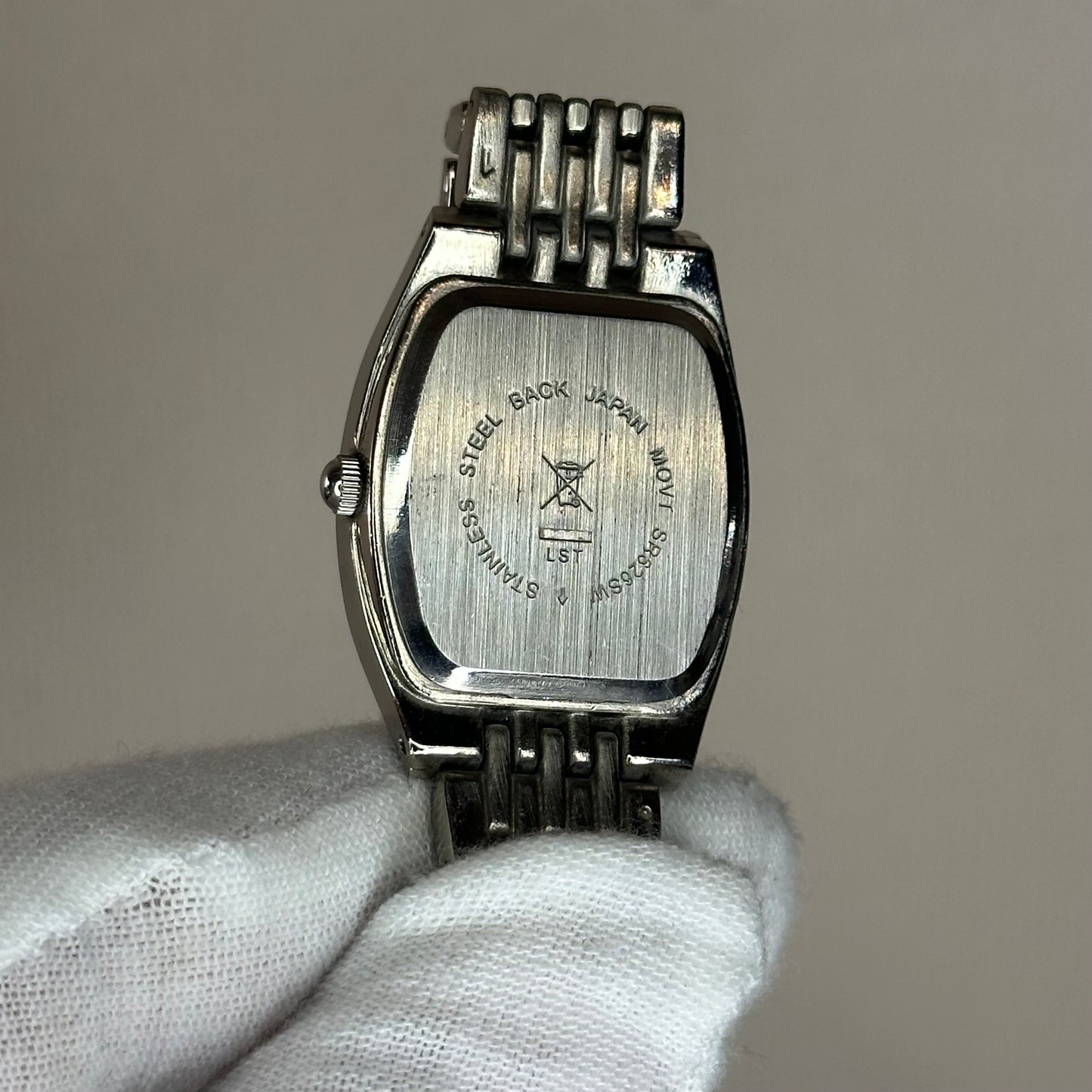 Reloj joya LST Quartz Tonneau con Cristales Años 2000s Notable estado New Old Stock Japan mov.