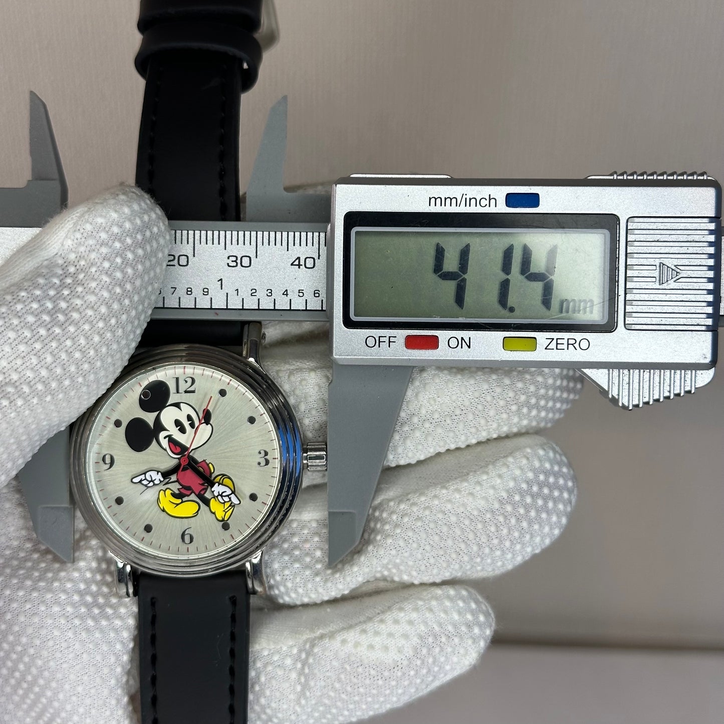 Reloj Disney Hombre by eWatchFactory Mickey Mouse Año 2018 Brazos articulados y cristal domo