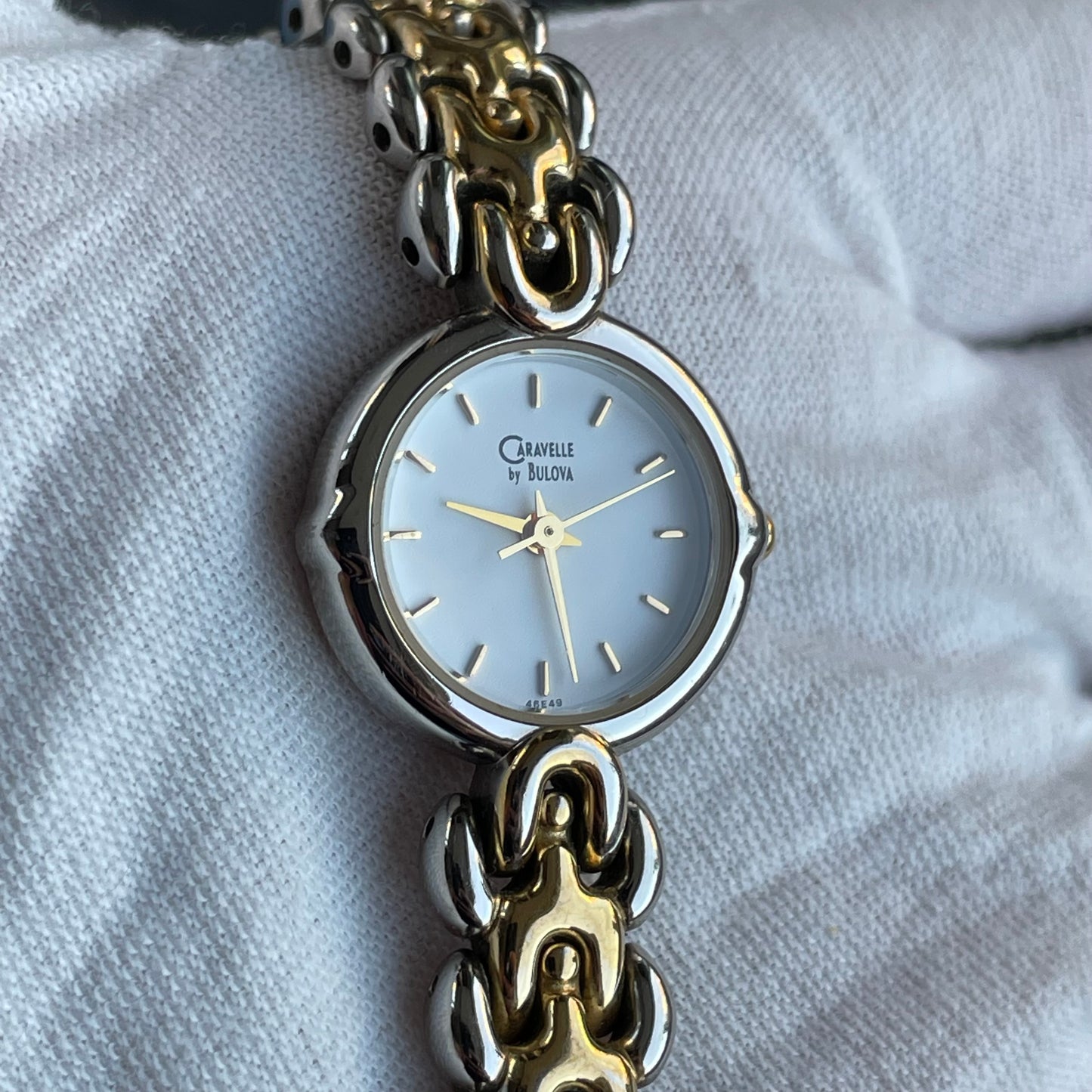 Reloj Joya Twotone Caravelle by Bulova Mujer 2000s