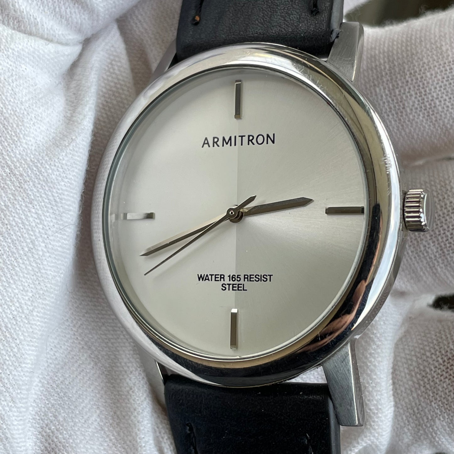 Armitron Minimalista Acero 2010s Hombre Impecable Dial Mármol