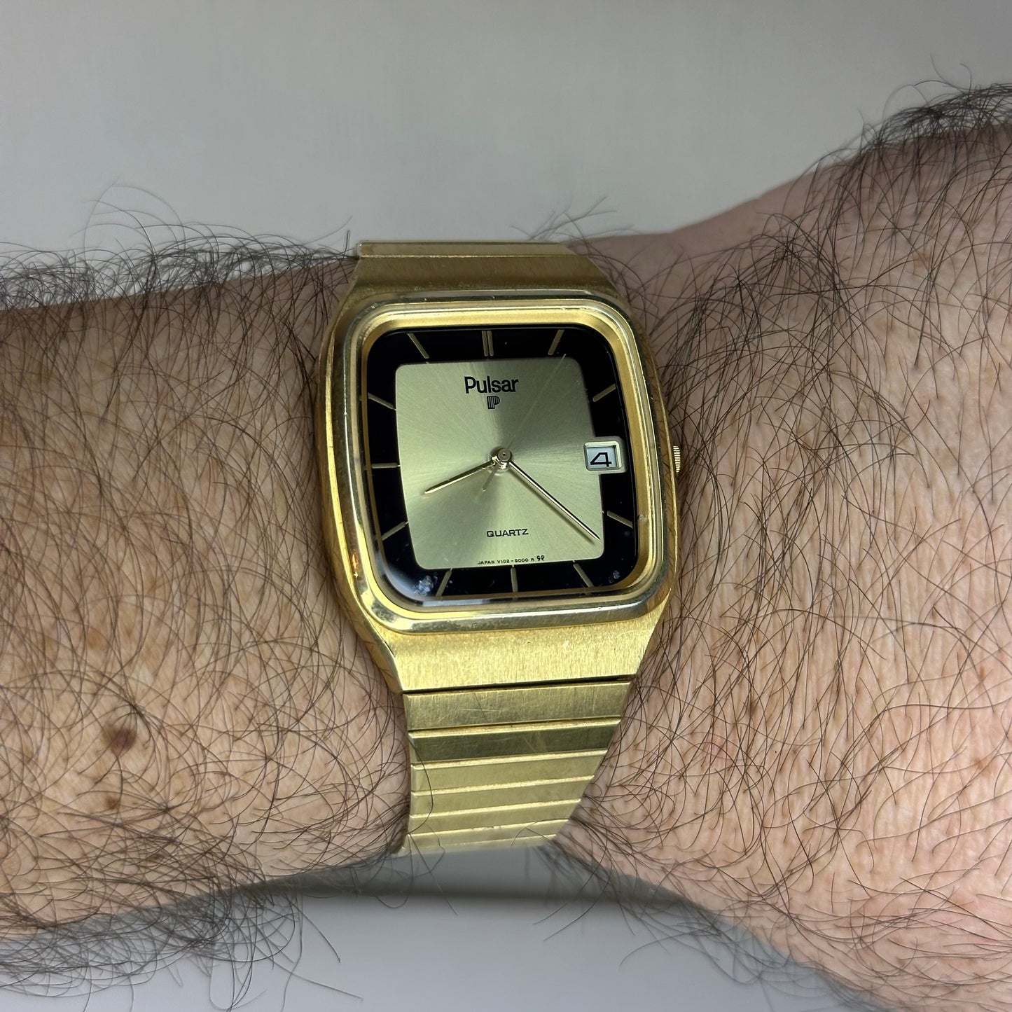 Reloj Pulsar by SEIKO V102-5009 Solar Junio de 1984 Generación de 1eros relojes solares analógicos