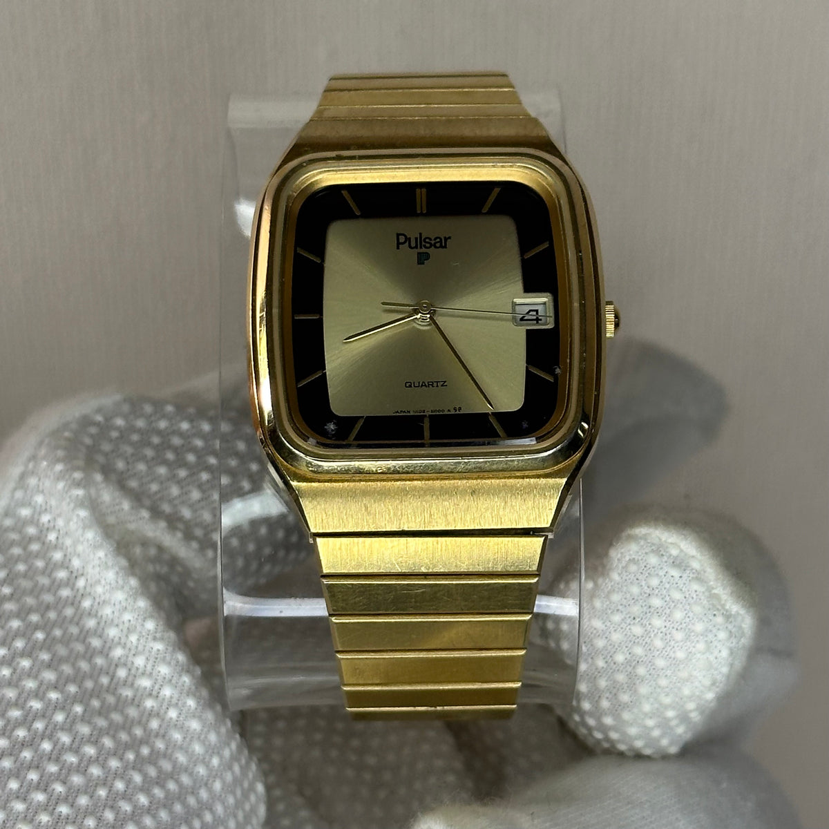 Reloj Pulsar by SEIKO V102-5009 Solar Junio de 1984 Generación de 1eros relojes solares analógicos