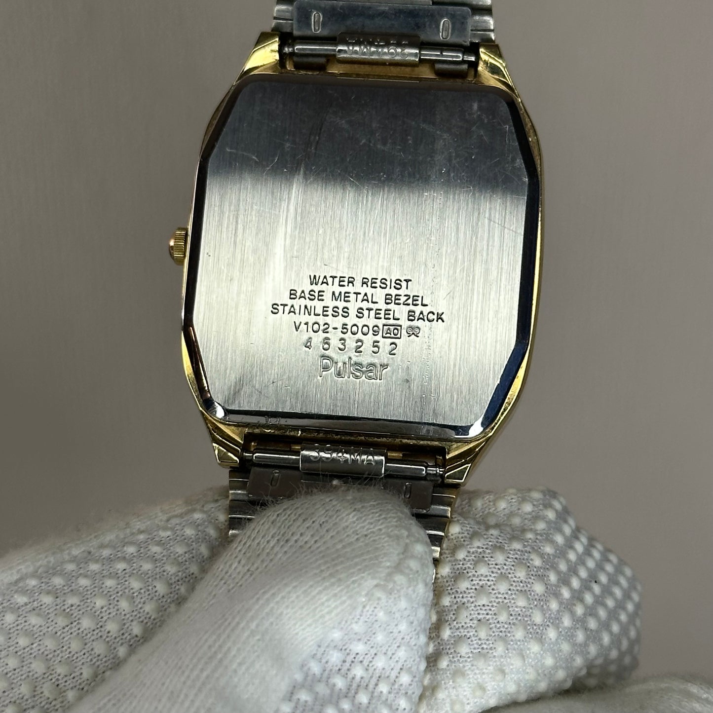 Reloj Pulsar by SEIKO V102-5009 Solar Junio de 1984 Generación de 1eros relojes solares analógicos