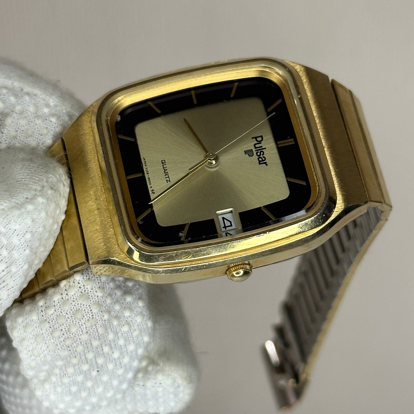 Reloj Pulsar by SEIKO V102-5009 Solar Junio de 1984 Generación de 1eros relojes solares analógicos