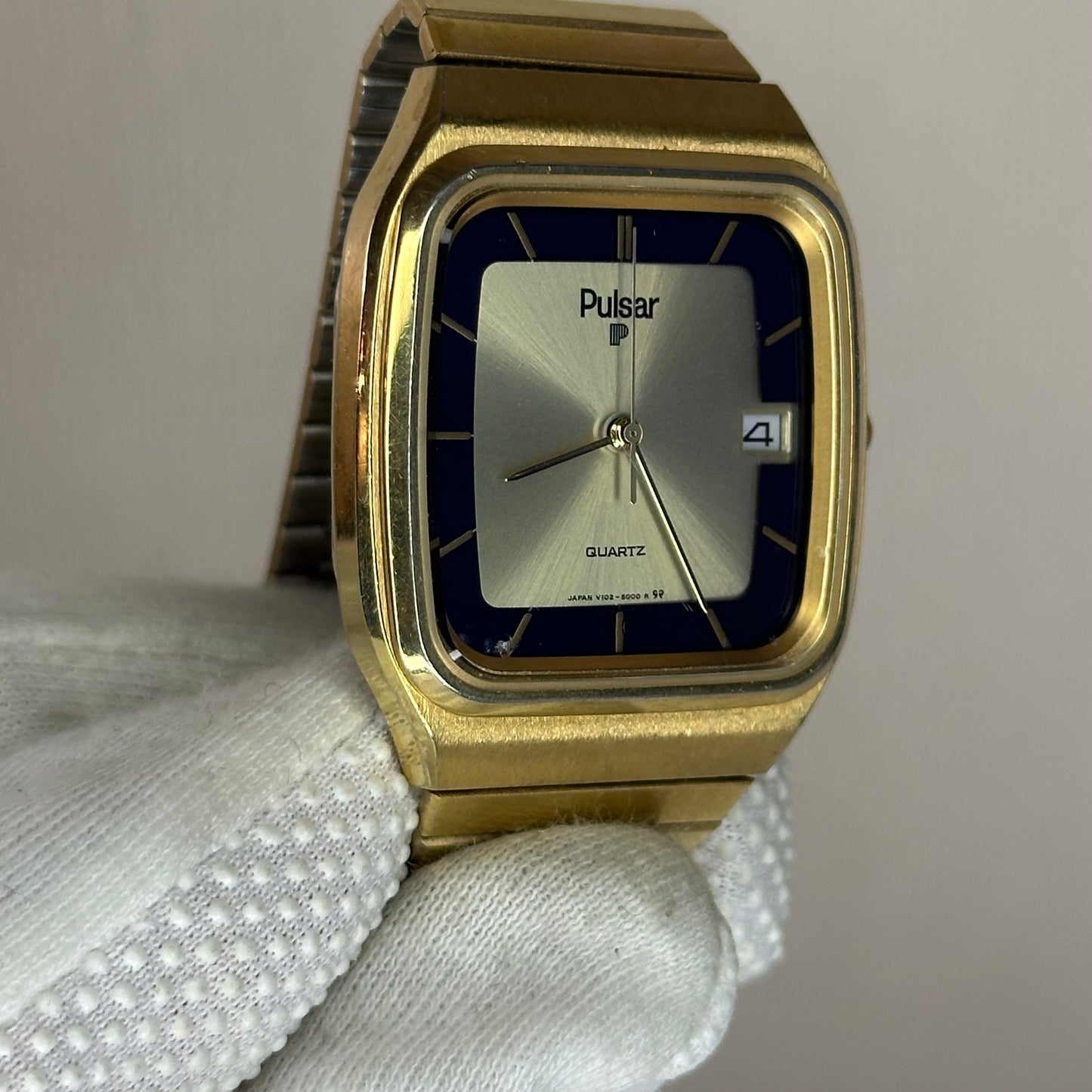 Reloj Pulsar by SEIKO V102-5009 Solar Junio de 1984 Generación de 1eros relojes solares analógicos