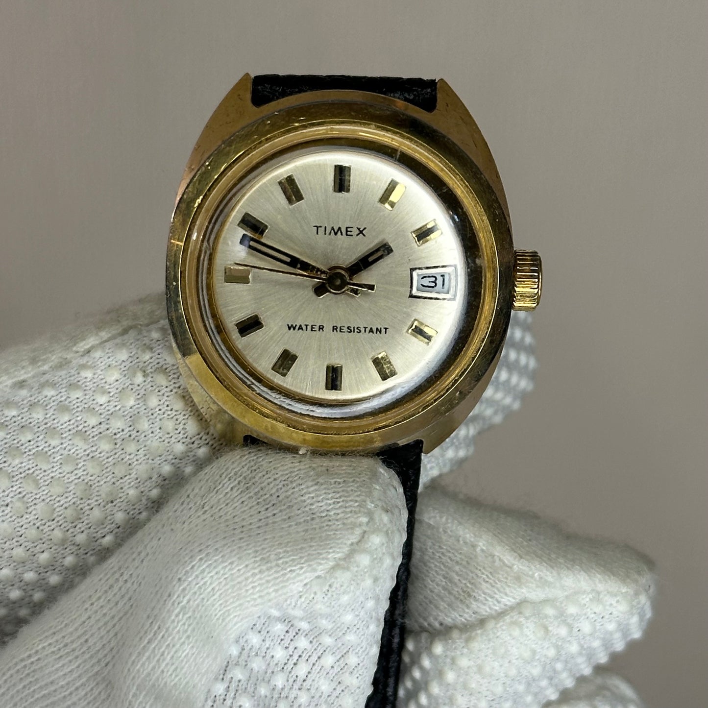 Reloj Timex Mujer Años 70s A Cuerda Con Fecha y Caja tonneau Modernismo Geométrico