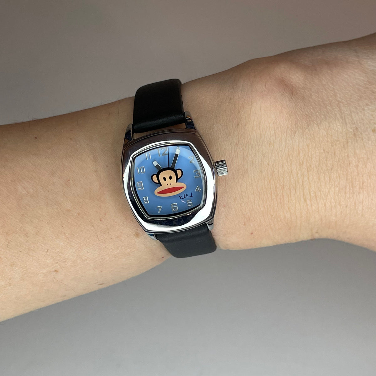 Reloj Paul Frank Julius Mujer PF1078 Cristal Impreso Celeste Año 2002 Ilustración Pop ESCASO — reloj puesto en la muñeca