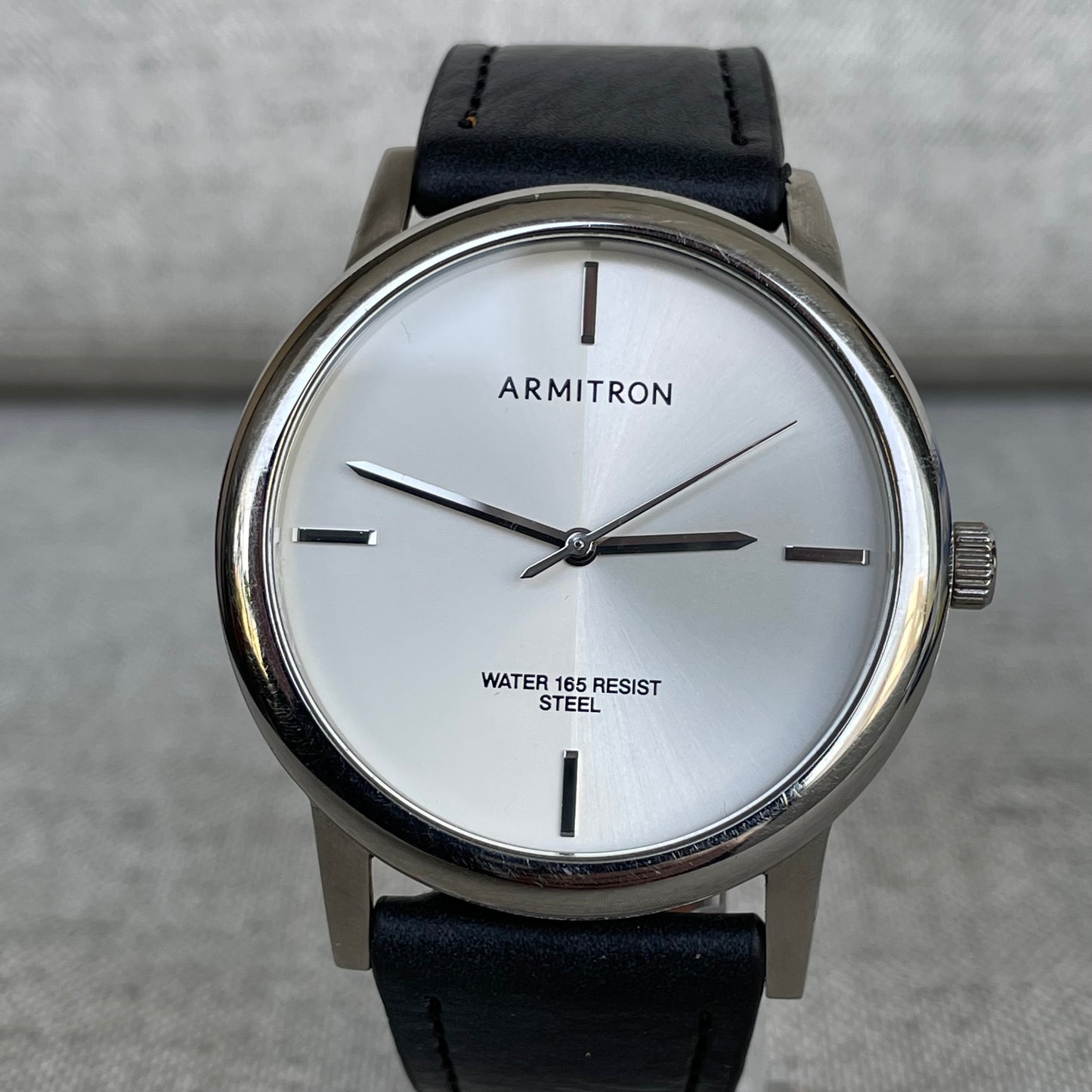 Armitron Minimalista Acero 2010s Hombre Impecable Dial Mármol