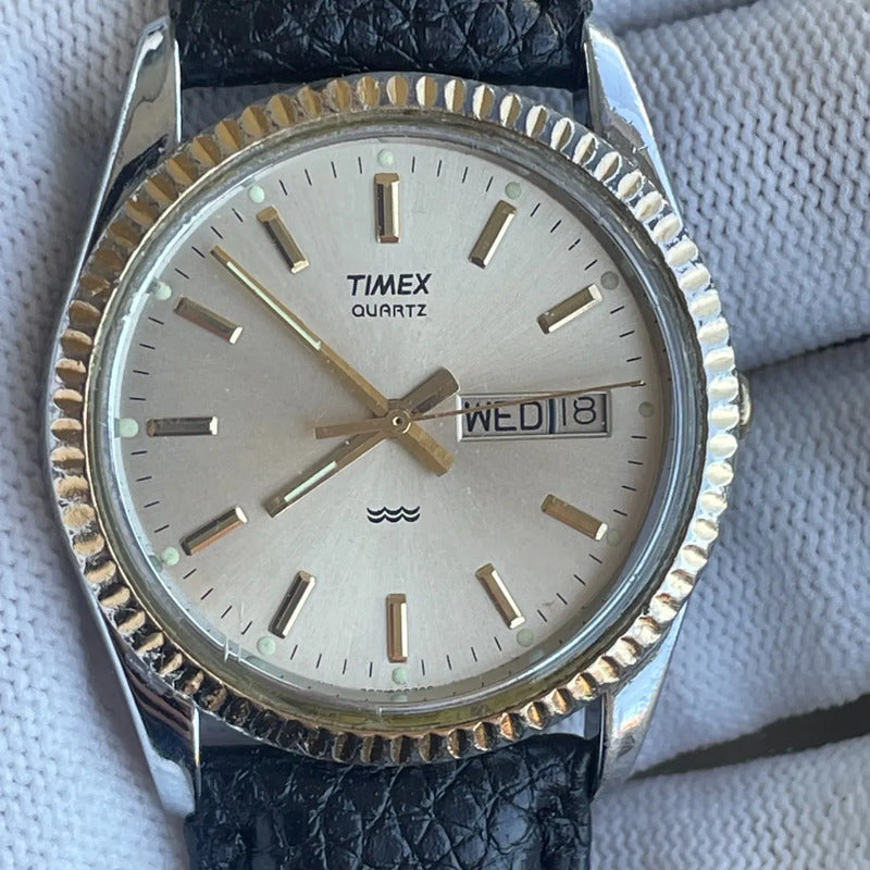 Reloj Timex Quartz Day-date Hombre Vintage 1988 Bisel Acanalado