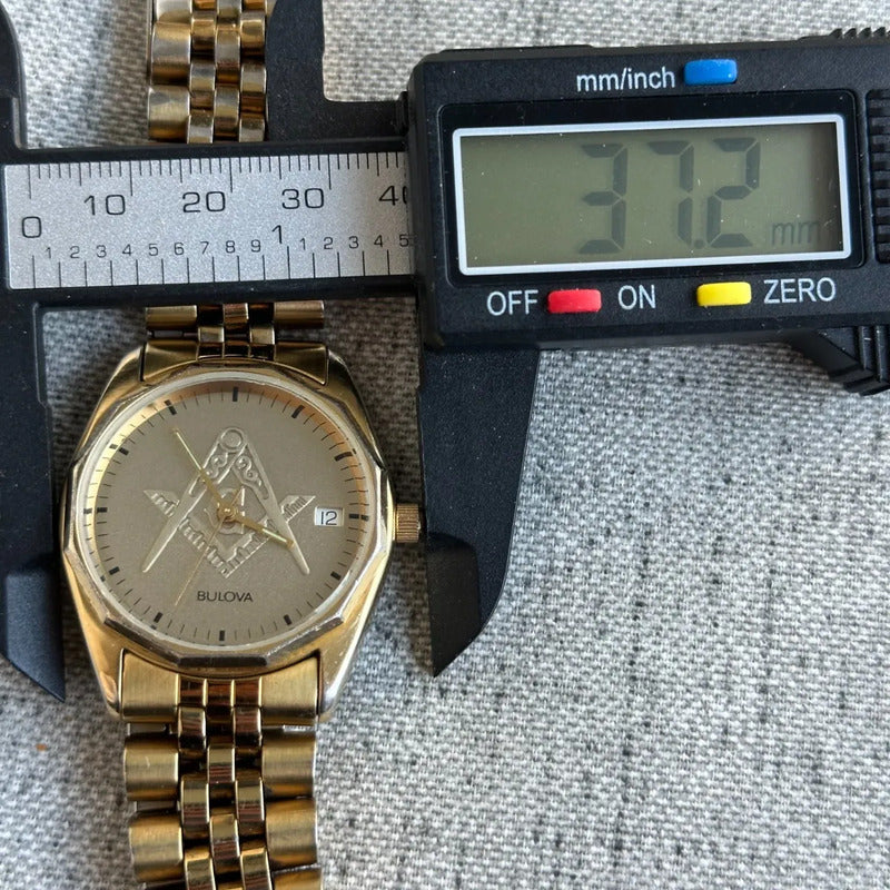 Reloj Bulova Masónico Hombre Año 1994 Compás Escuadra En Relieve