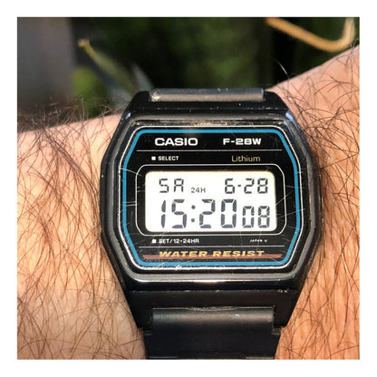 Reloj Casio F-28w Raro Vintage Digital Lanzado En 1984 Único