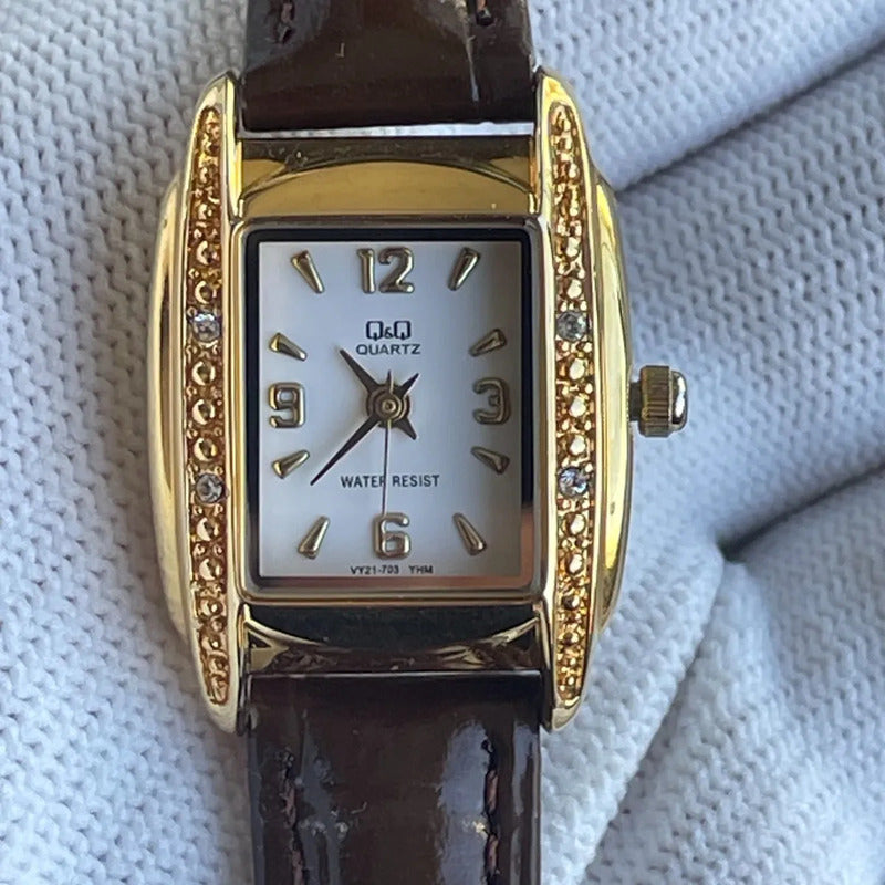 Reloj Q&q Mujer Rectangular 2011 Dorado Cristales Originales