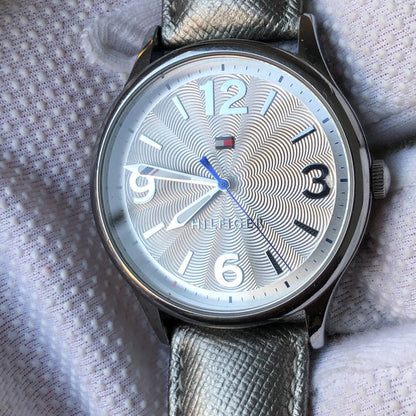 Reloj Tommy Hilfiger Mujer 2015 Guilloché Movado Plateado
