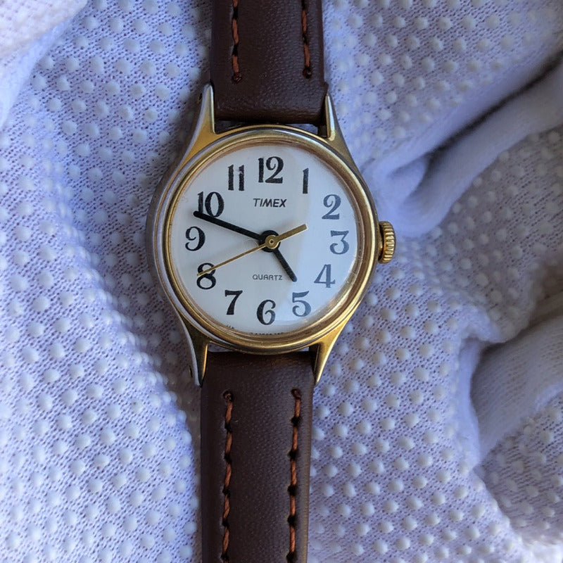 Reloj Timex Mujer 1996 Quartz Pequeño 22mm Dorado Clásico