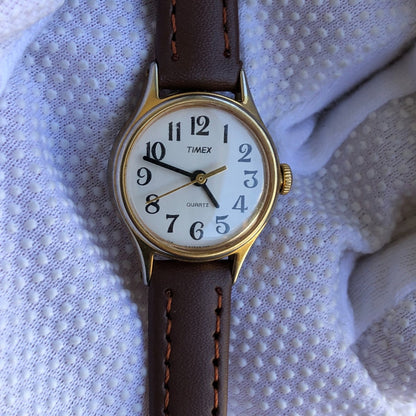 Reloj Timex Mujer 1996 Quartz Pequeño 22mm Dorado Clásico