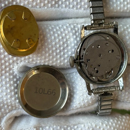 Reloj Timex Mujer A Cuerda Vintage Año 1966 Dial Patina Crema