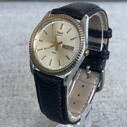 Reloj Timex Quartz Day-date Hombre Vintage 1988 Bisel Acanalado