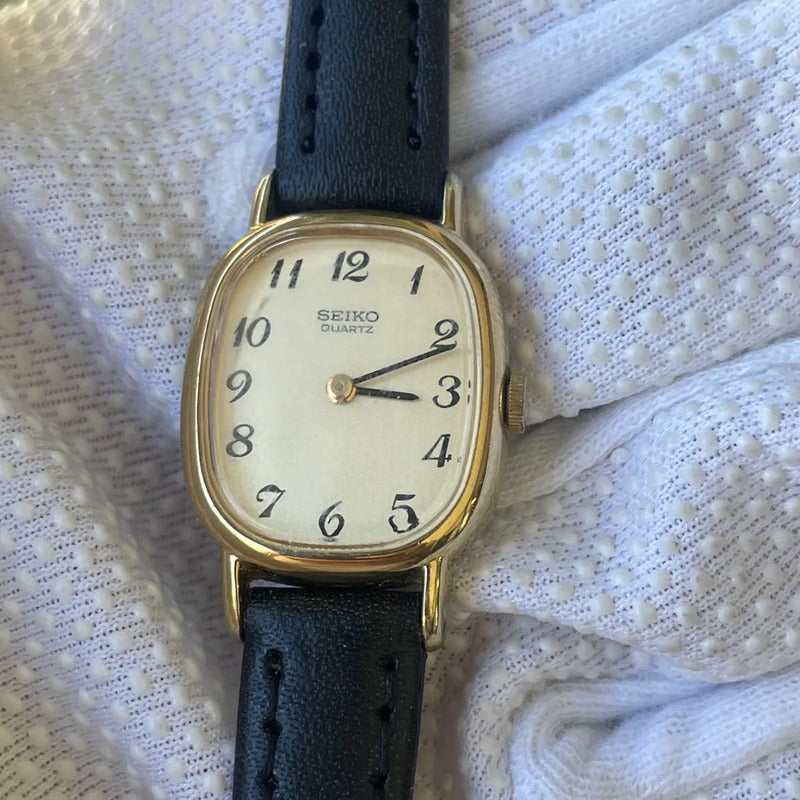 Reloj Seiko Mujer Vintage 1982 Caja Cushion Elegante Crema
