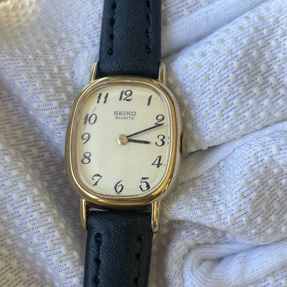 Reloj Seiko Mujer Vintage 1982 Caja Cushion Elegante Crema