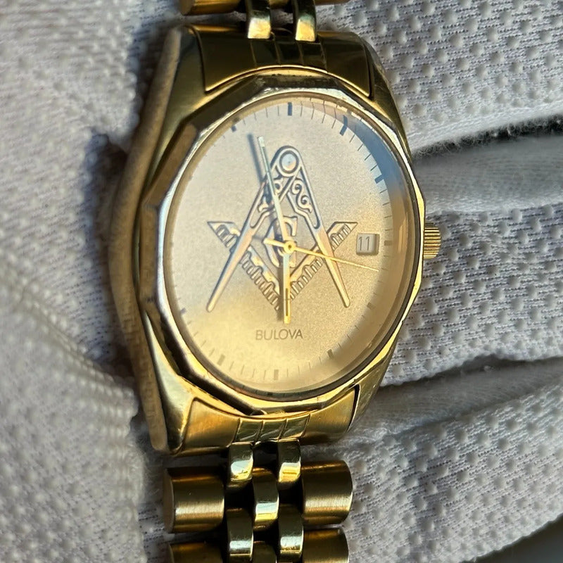 Reloj Bulova Masónico Hombre Año 1994 Compás Escuadra En Relieve