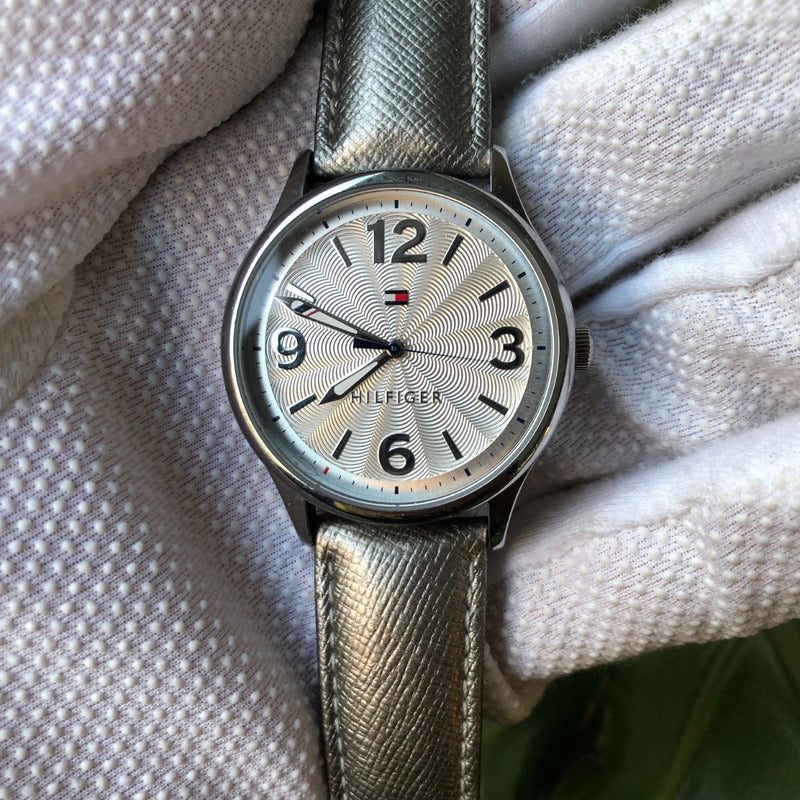 Reloj Tommy Hilfiger Mujer 2015 Guilloché Movado Plateado