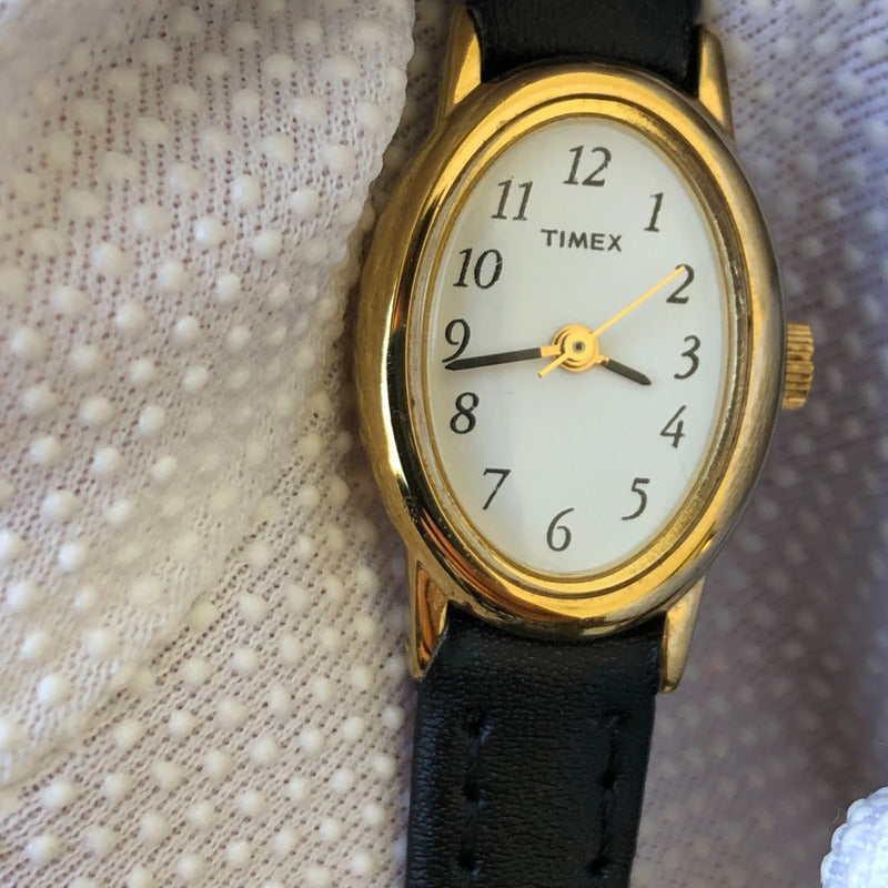 Reloj Timex Mujer Oval Vintage1998 Cuarzo Dorado 19mm Escaso