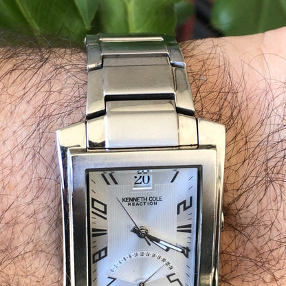 Reloj Kenneth Cole Hombre 2010 Rectangular Big Date Acero
