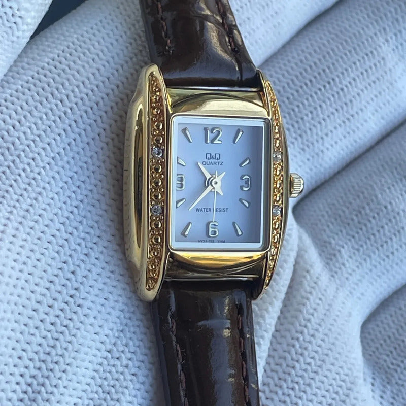 Reloj Q&q Mujer Rectangular 2011 Dorado Cristales Originales