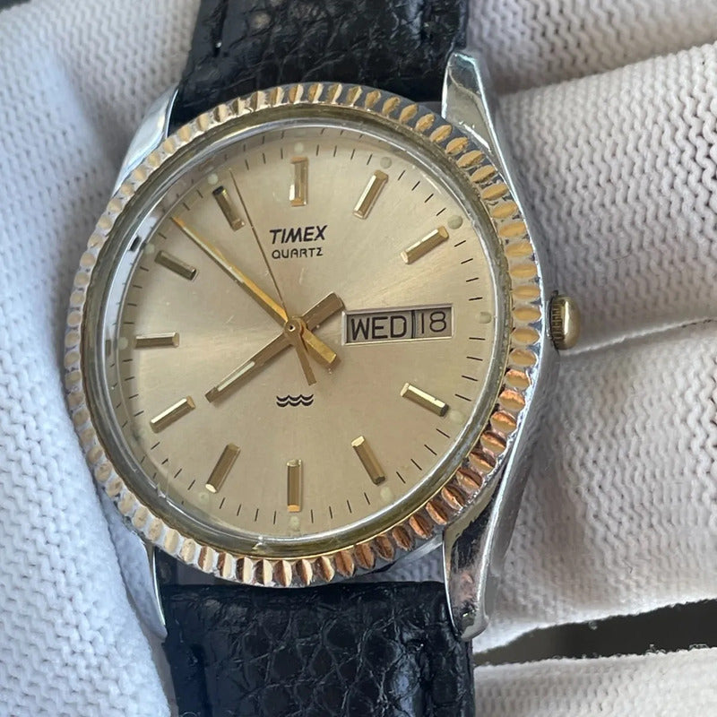 Reloj Timex Quartz Day-date Hombre Vintage 1988 Bisel Acanalado
