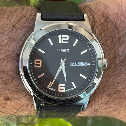 Reloj Timex Hombre Negro Day-date 2014 Indiglo Dial Cuadri.