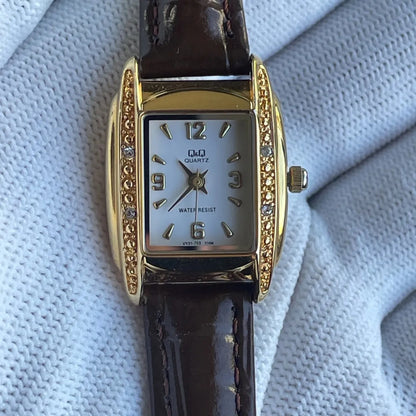 Reloj Q&q Mujer Rectangular 2011 Dorado Cristales Originales