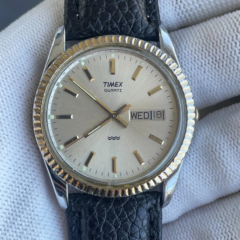Reloj Timex Quartz Day-date Hombre Vintage 1988 Bisel Acanalado