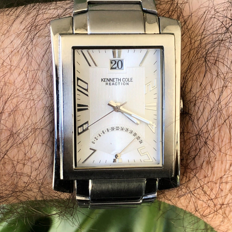 Reloj Kenneth Cole Hombre 2010 Rectangular Big Date Acero