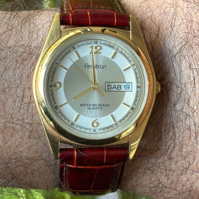 Reloj Armitron Clásico Día-fecha Impecable Dress 2005