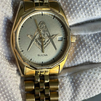 Reloj Bulova Masónico Hombre Año 1994 Compás Escuadra En Relieve