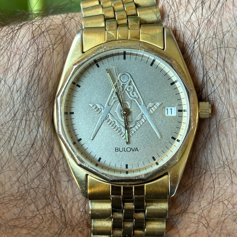 Reloj Bulova Masónico Hombre Año 1994 Compás Escuadra En Relieve