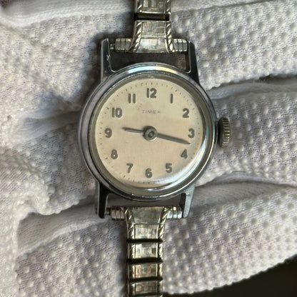 Reloj Timex Mujer A Cuerda Vintage Año 1966 Dial Patina Crema