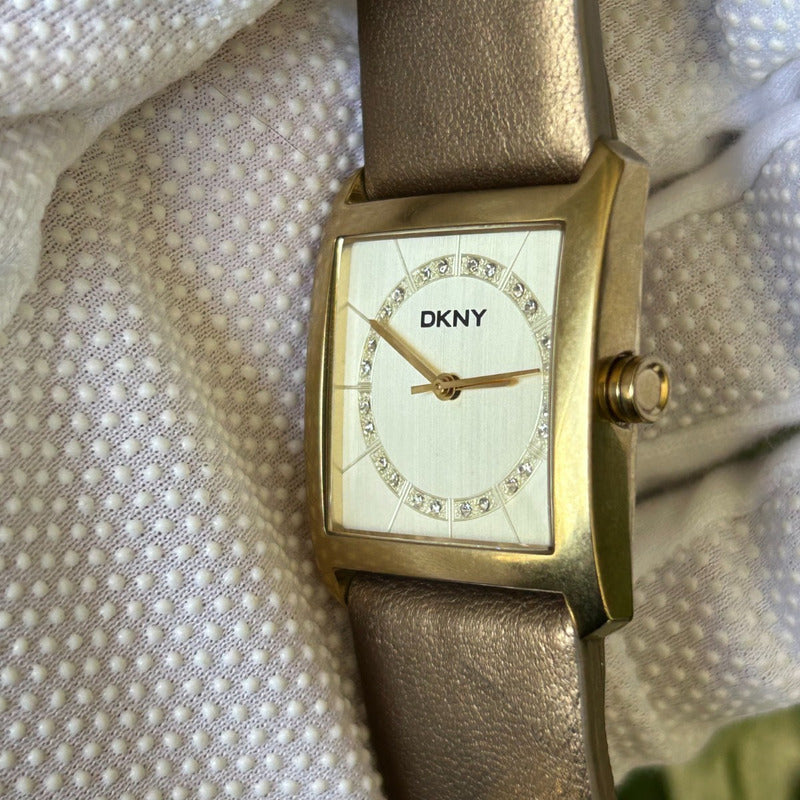 Reloj Dkny Mujer 2007 Dorado Caja Cuadrada Correa Original