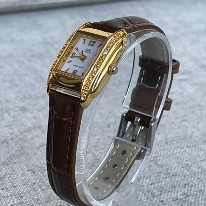 Reloj Q&q Mujer Rectangular 2011 Dorado Cristales Originales