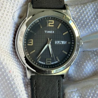 Reloj Timex Hombre Negro Day-date 2014 Indiglo Dial Cuadri.