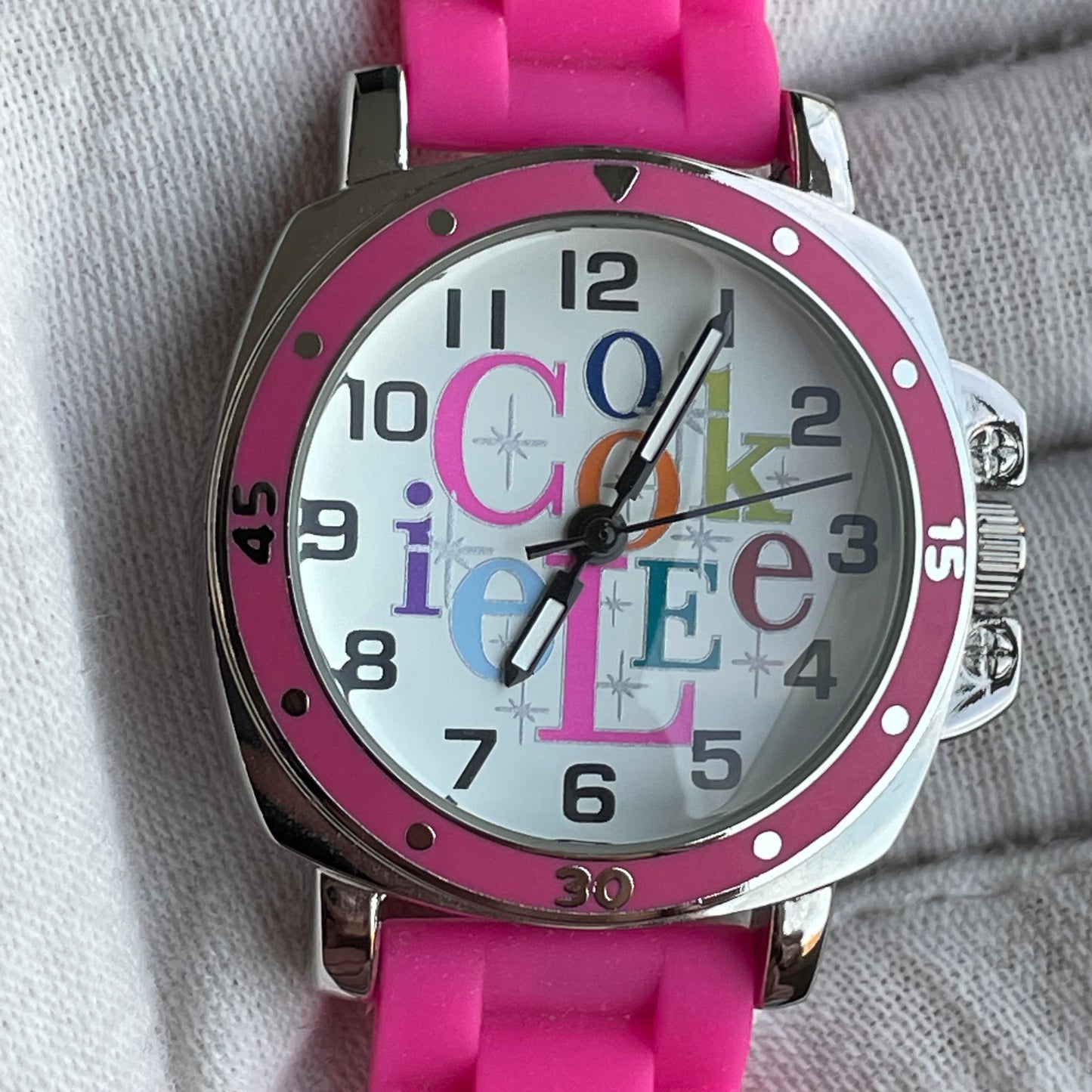 Reloj Cookie Lee Mujer Cuarzo Fucsia Y2K 2000s Nuevo