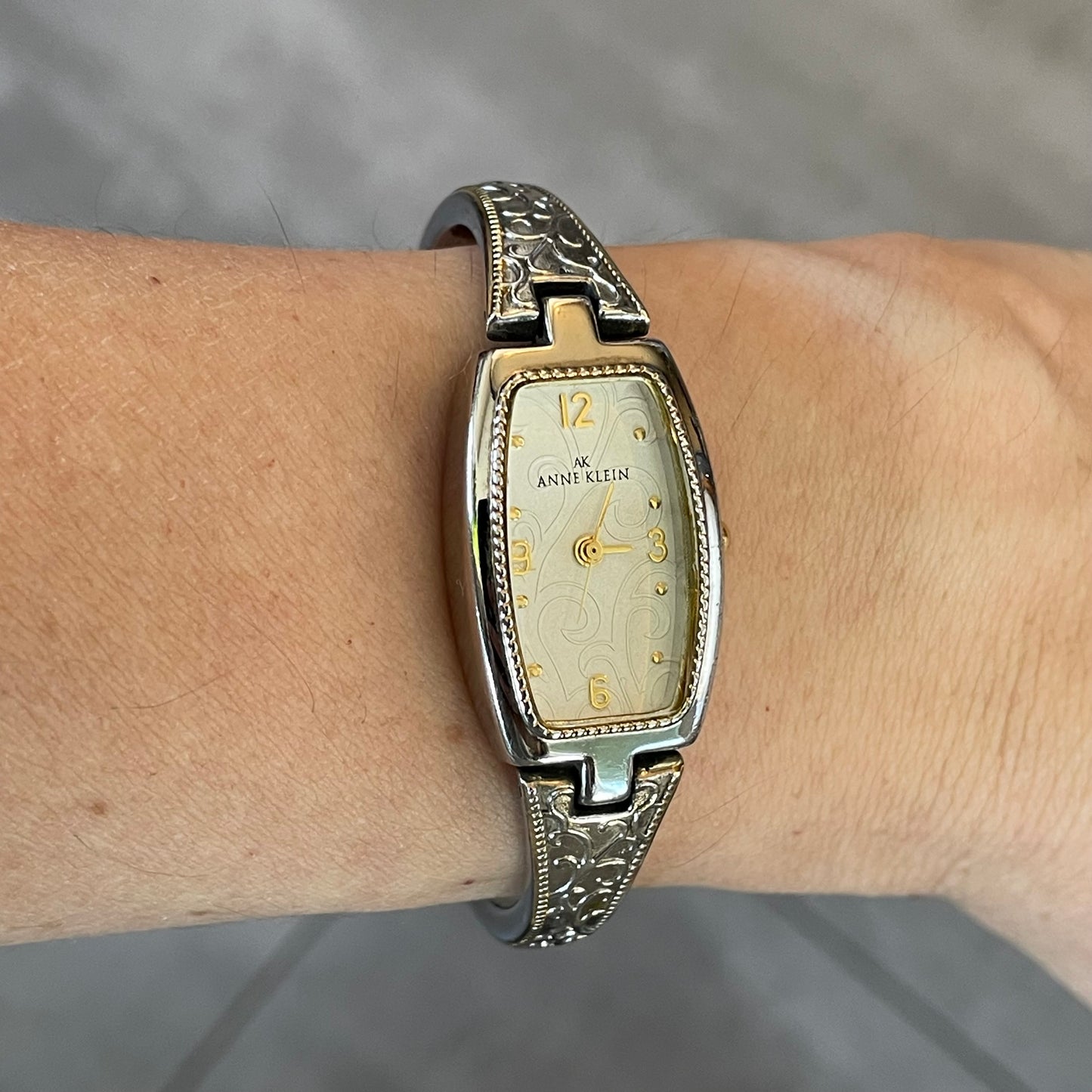 Reloj Anne Klein Mujer Bicolor 2000s Dial con Textura Compacto