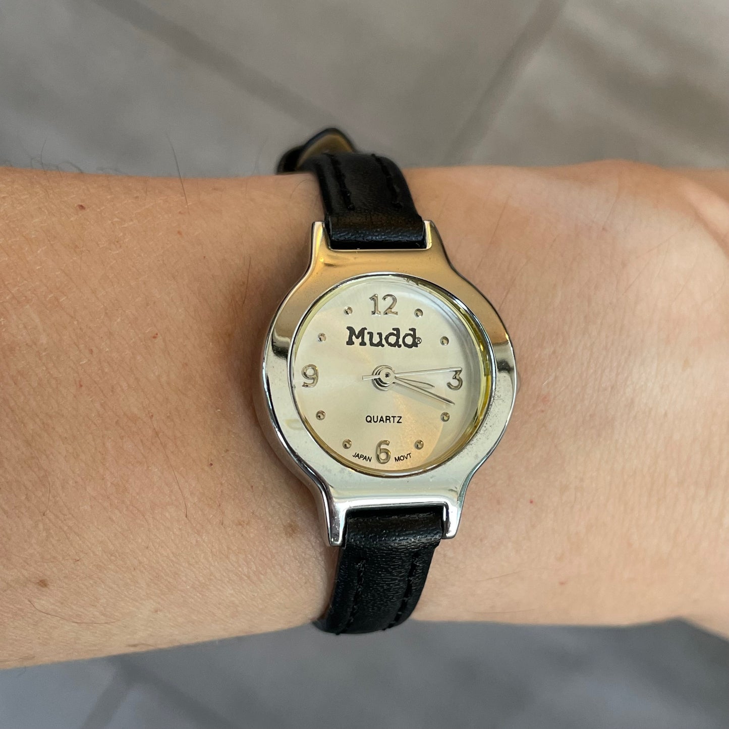 Reloj Mudd Mujer 2000’s Nácar Pila 24 mm Compacto