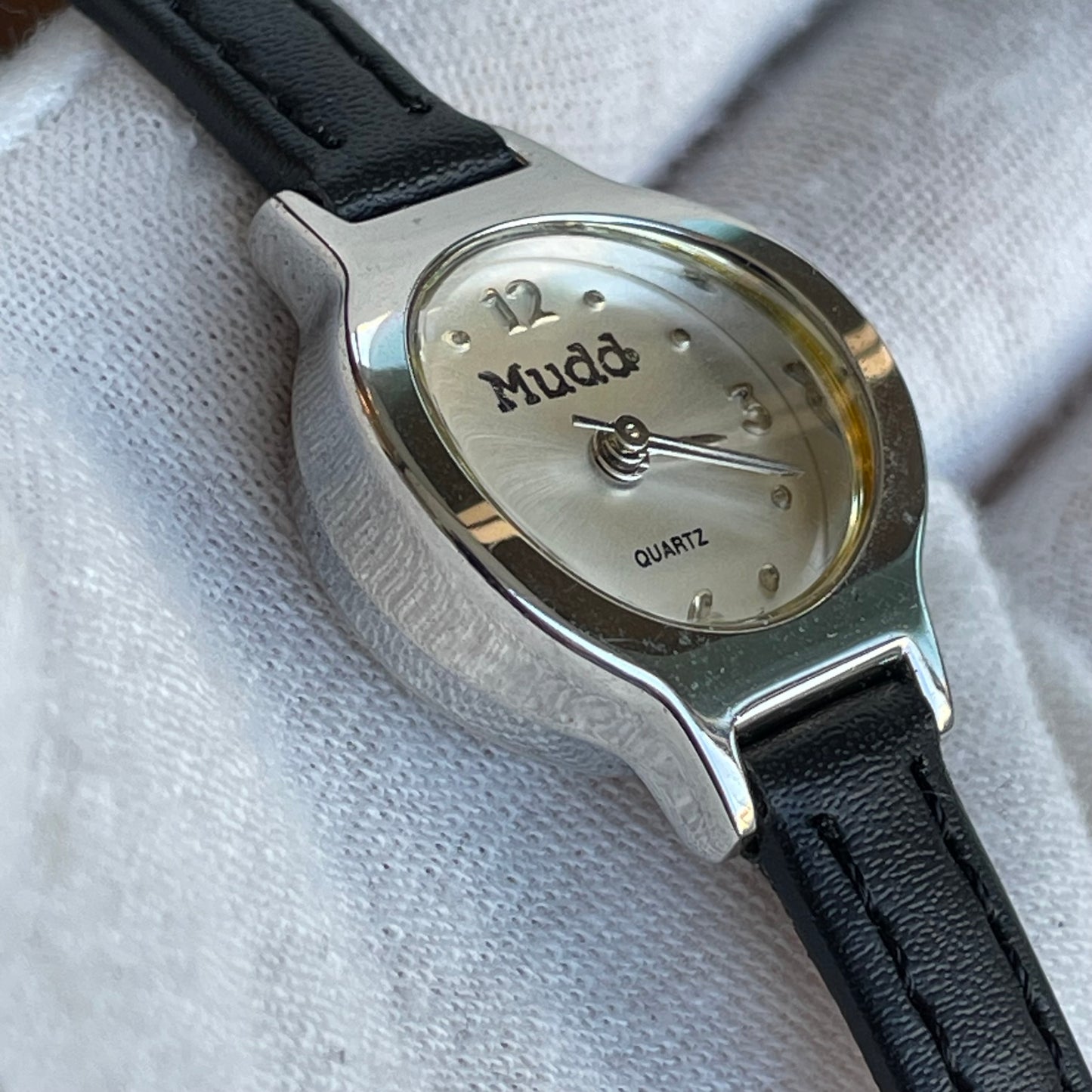 Reloj Mudd Mujer 2000’s Nácar Pila 24 mm Compacto