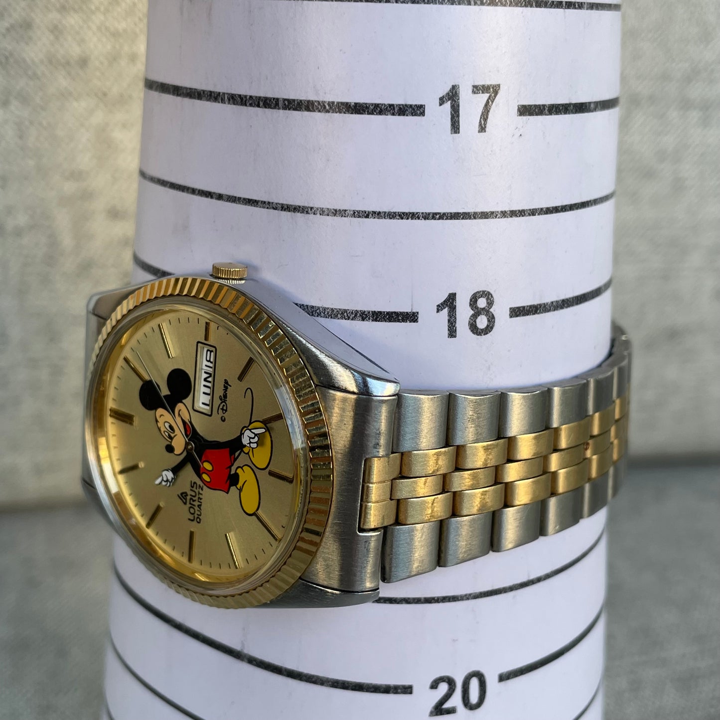 Reloj Lorus by SEIKO Disney Mickey Mouse Hombre Años 90´s Bicolor Original