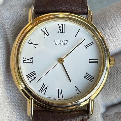 Reloj Citizen Quartz Hombre Marzo de 1990 Romano Clásico Dial Blanco