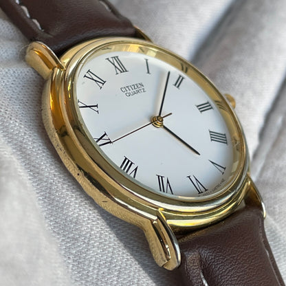 Reloj Citizen Quartz Hombre Marzo de 1990 Romano Clásico Dial Blanco