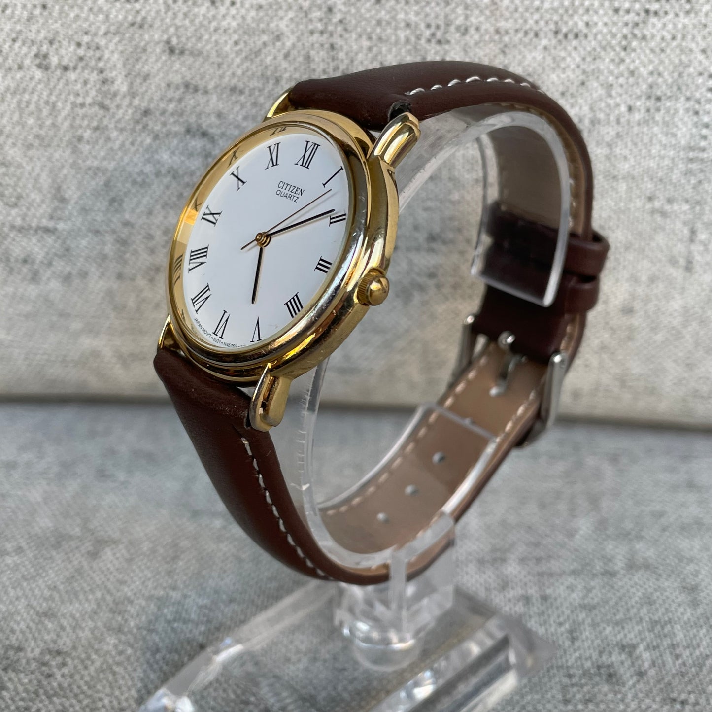 Reloj Citizen Quartz Hombre Marzo de 1990 Romano Clásico Dial Blanco