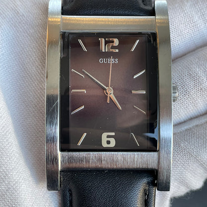 Reloj GUESS Hombre Rectangular Burdeo Oscuro Año 2010