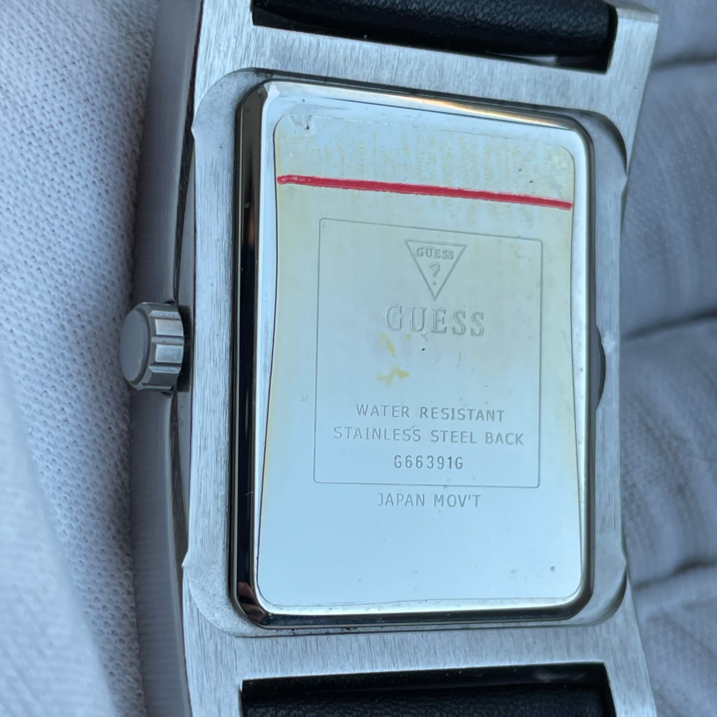 Reloj GUESS Hombre Rectangular Burdeo Oscuro Año 2010